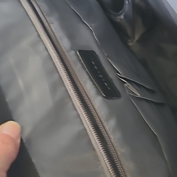 Lovevook Charging Black Backpack with Structured Design and Durable Fabric - Picture 4 of 8